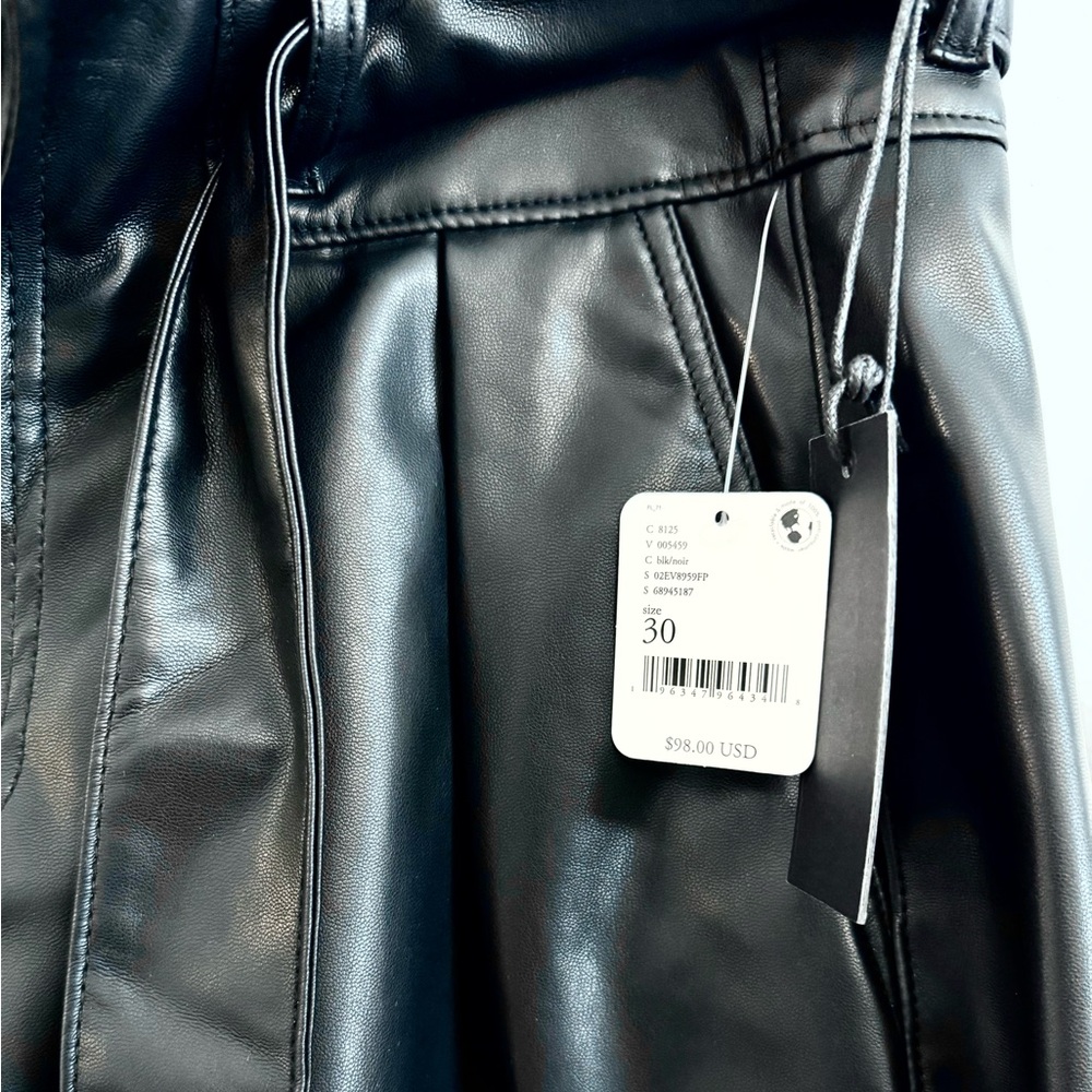 NWT Blank NYC Vegan Faux Leather Black Shorts - Picture 4 of 9